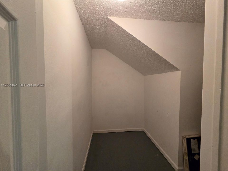 For Sale: $260,000 (3 beds, 2 baths, 1096 Square Feet)