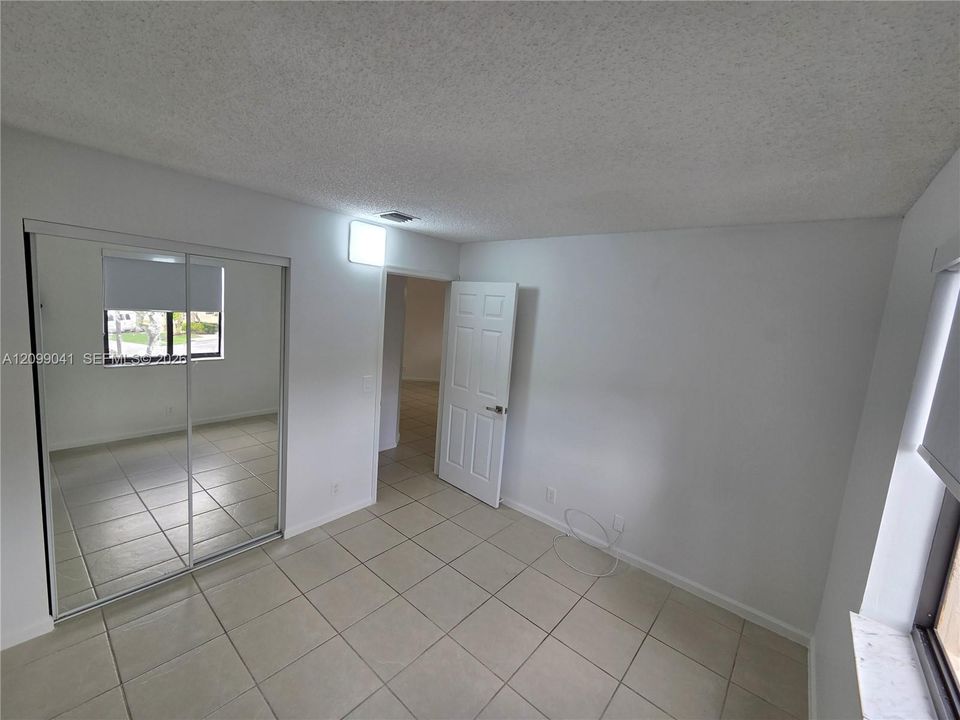 For Sale: $260,000 (3 beds, 2 baths, 1096 Square Feet)