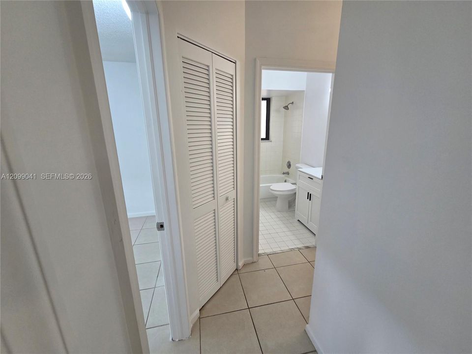 For Sale: $260,000 (3 beds, 2 baths, 1096 Square Feet)