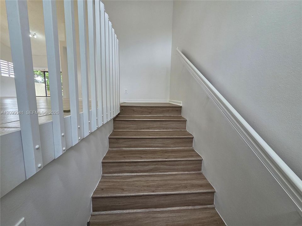 For Sale: $260,000 (3 beds, 2 baths, 1096 Square Feet)
