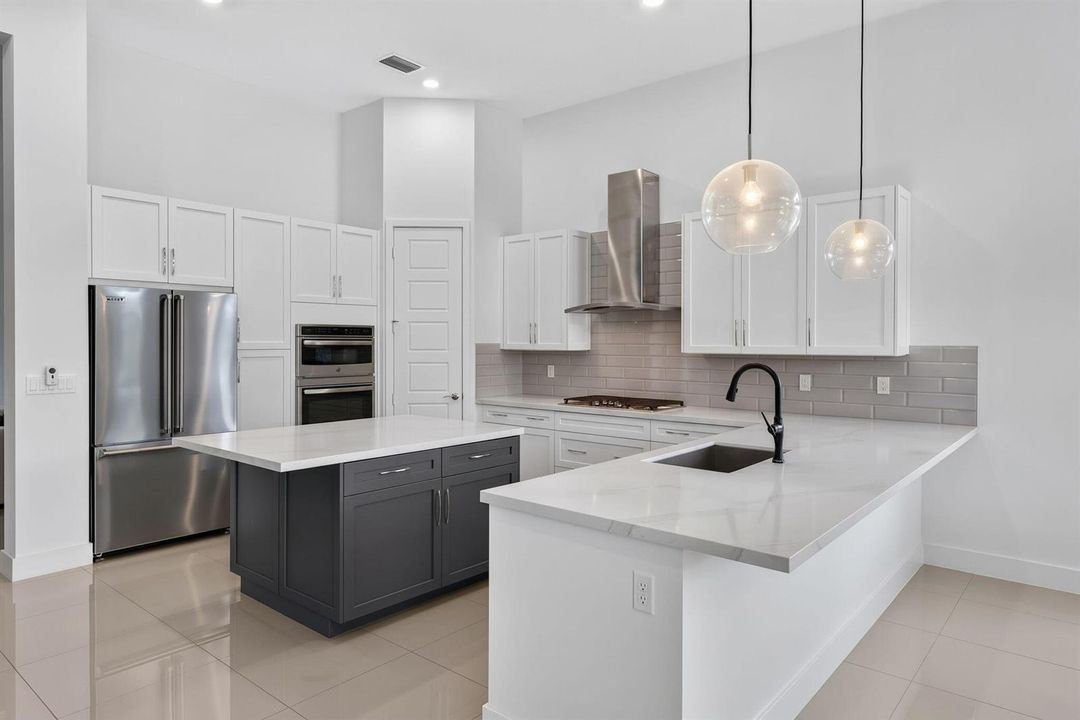 27-web-or-mls-Kitchen3