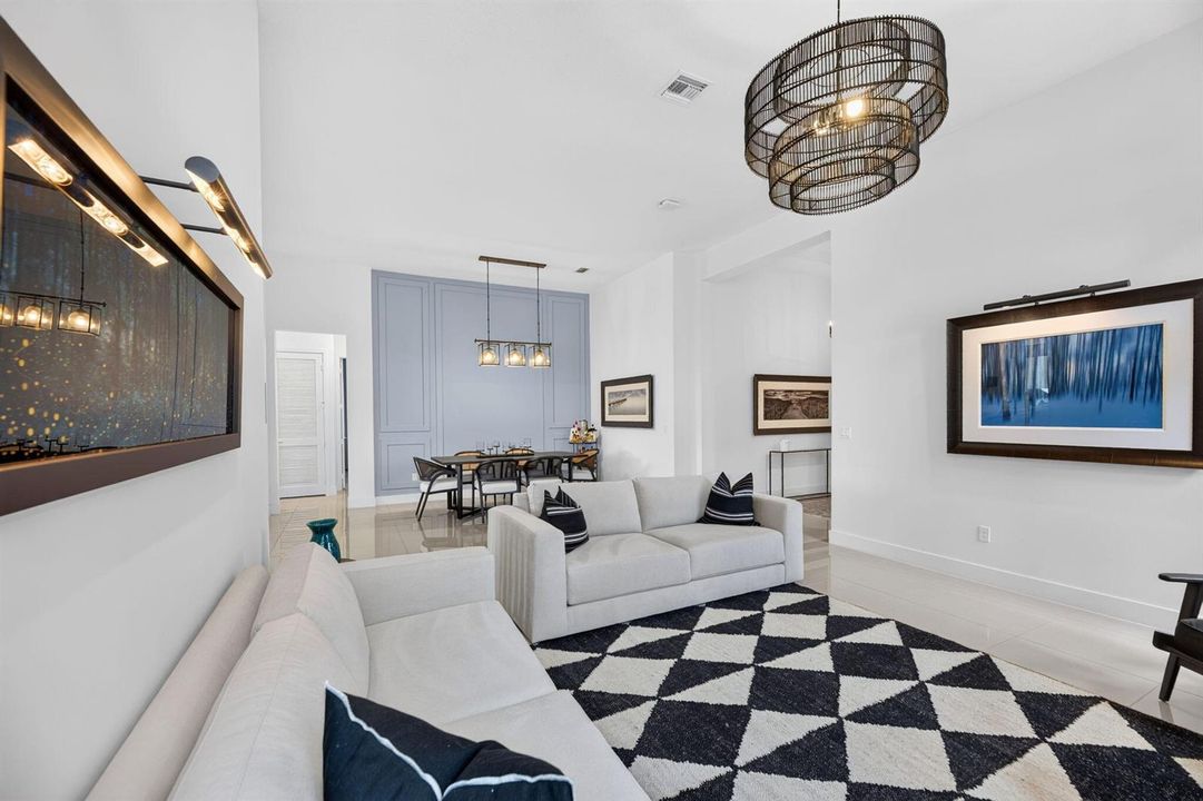 68-web-or-mls-Living room 4