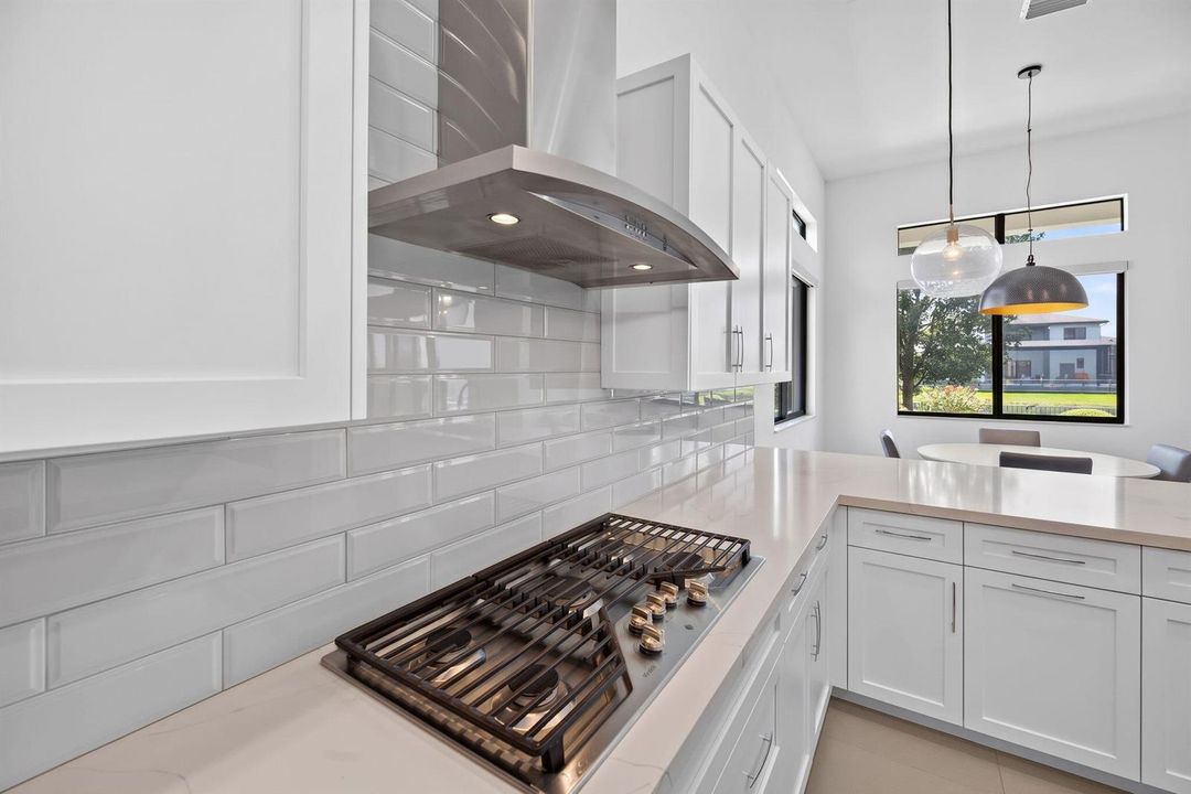 24-web-or-mls-Kitchen 4