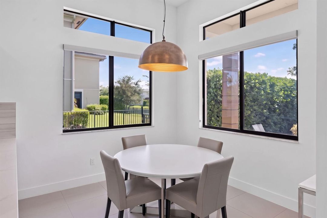 12-web-or-mls-Breakfast nook