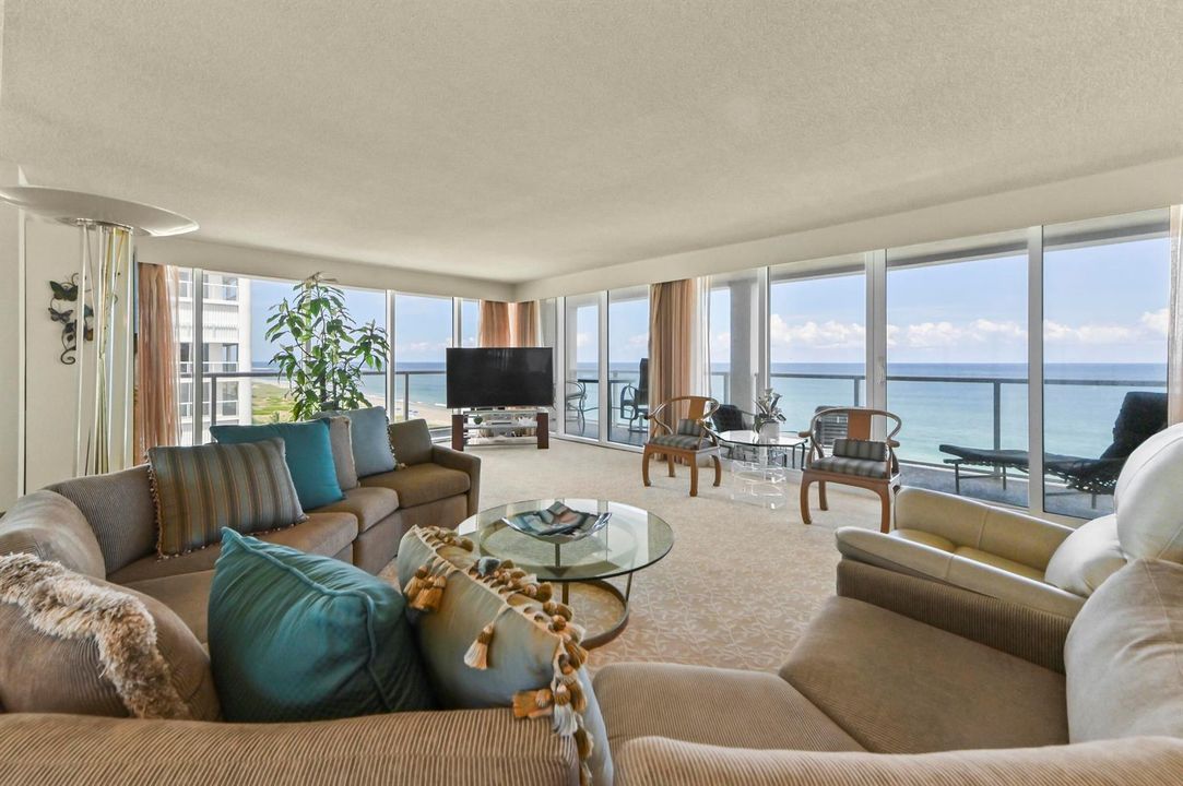OCEANFRONT Living