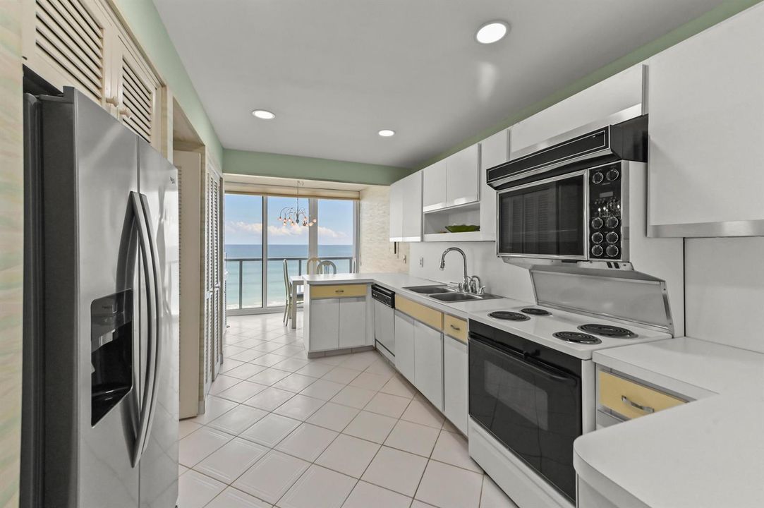 OCEANFRONT Kitchen