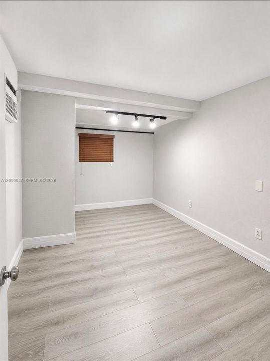В аренду: $1,300 (1 спален, 1 ванн, 600 Квадратных фут)