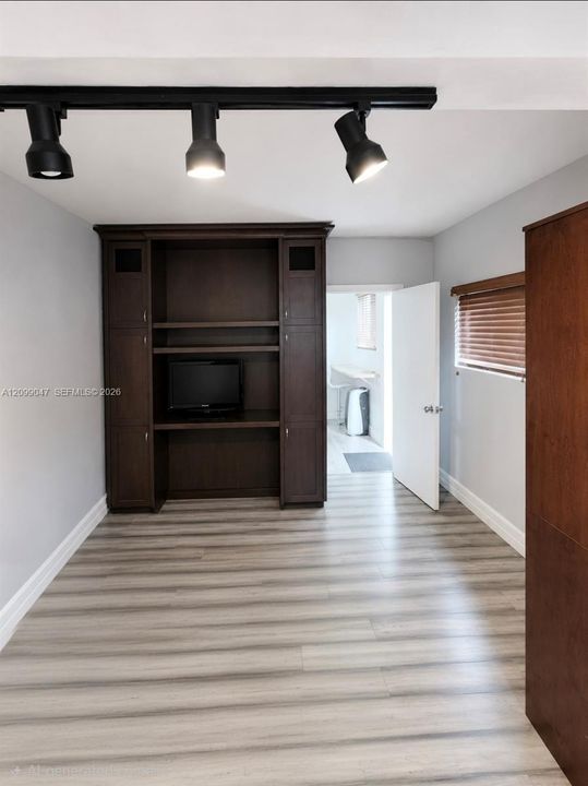 В аренду: $1,300 (1 спален, 1 ванн, 600 Квадратных фут)