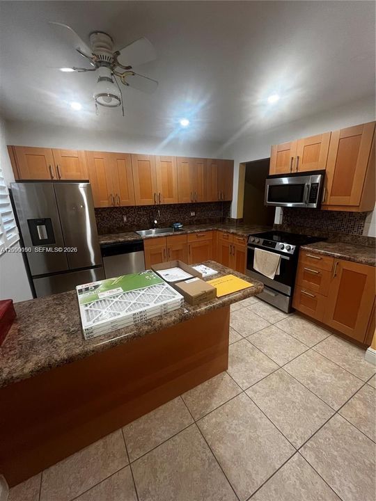 For Sale: $202,750 (2 beds, 2 baths, 1015 Square Feet)