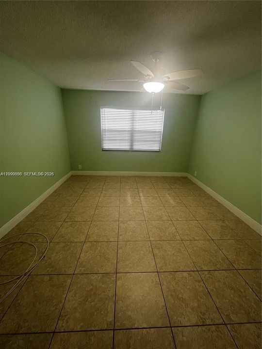 For Sale: $202,750 (2 beds, 2 baths, 1015 Square Feet)