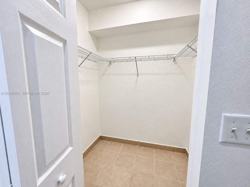 For Rent: $2,100 (2 beds, 2 baths, 809 Square Feet)