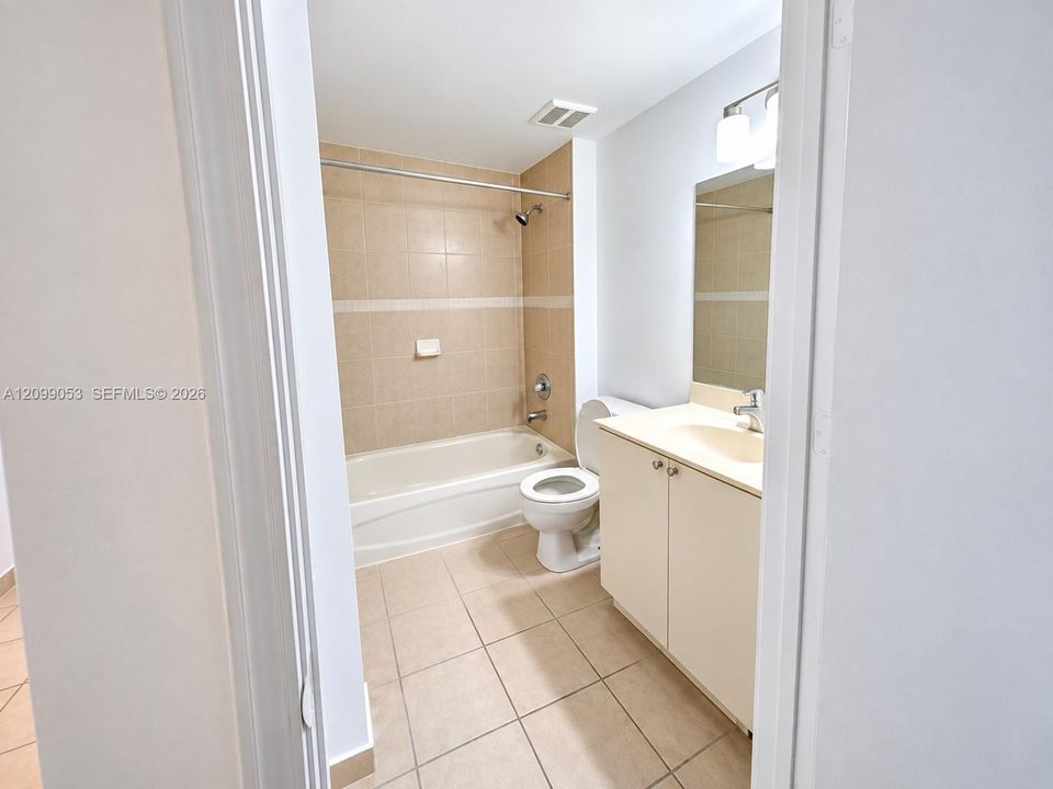 For Rent: $2,100 (2 beds, 2 baths, 809 Square Feet)