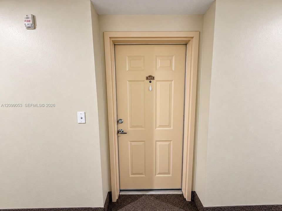 For Rent: $2,100 (2 beds, 2 baths, 809 Square Feet)