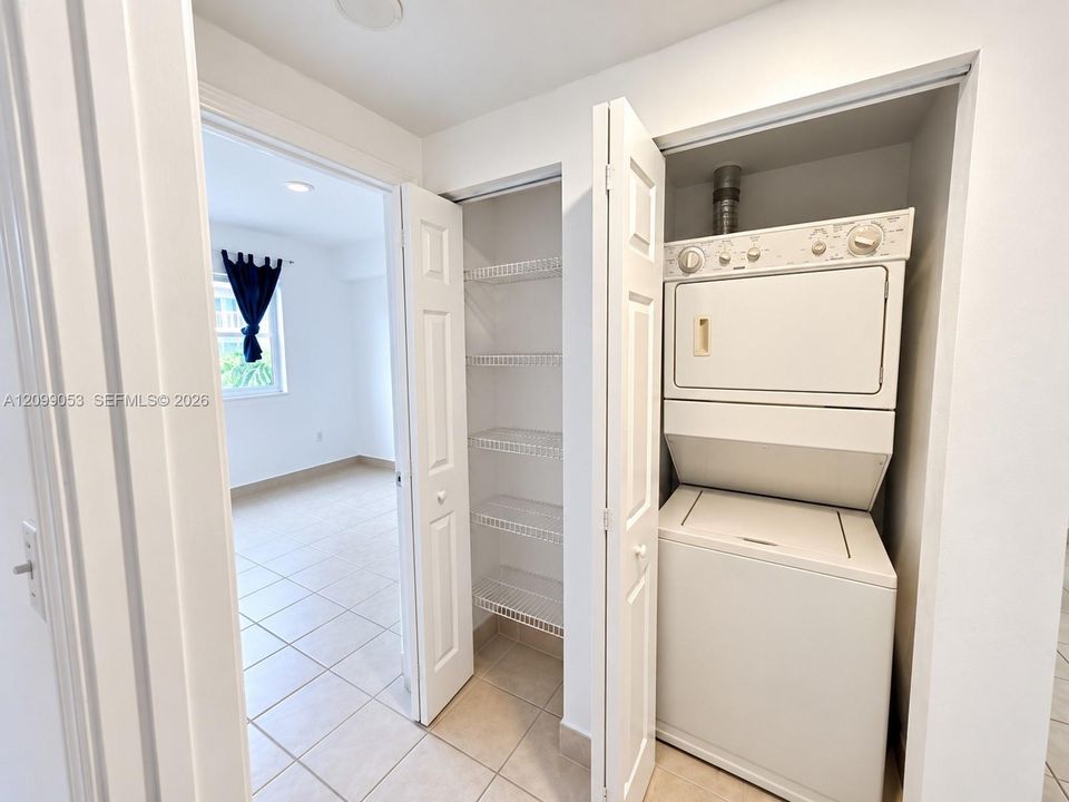 For Rent: $2,100 (2 beds, 2 baths, 809 Square Feet)