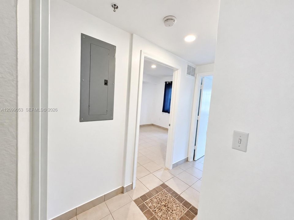 For Rent: $2,100 (2 beds, 2 baths, 809 Square Feet)