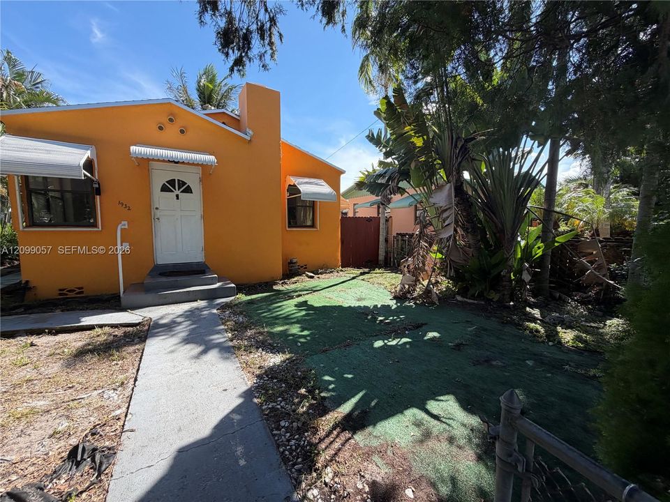 For Sale: $399,000 (2 beds, 1 baths, 1385 Square Feet)