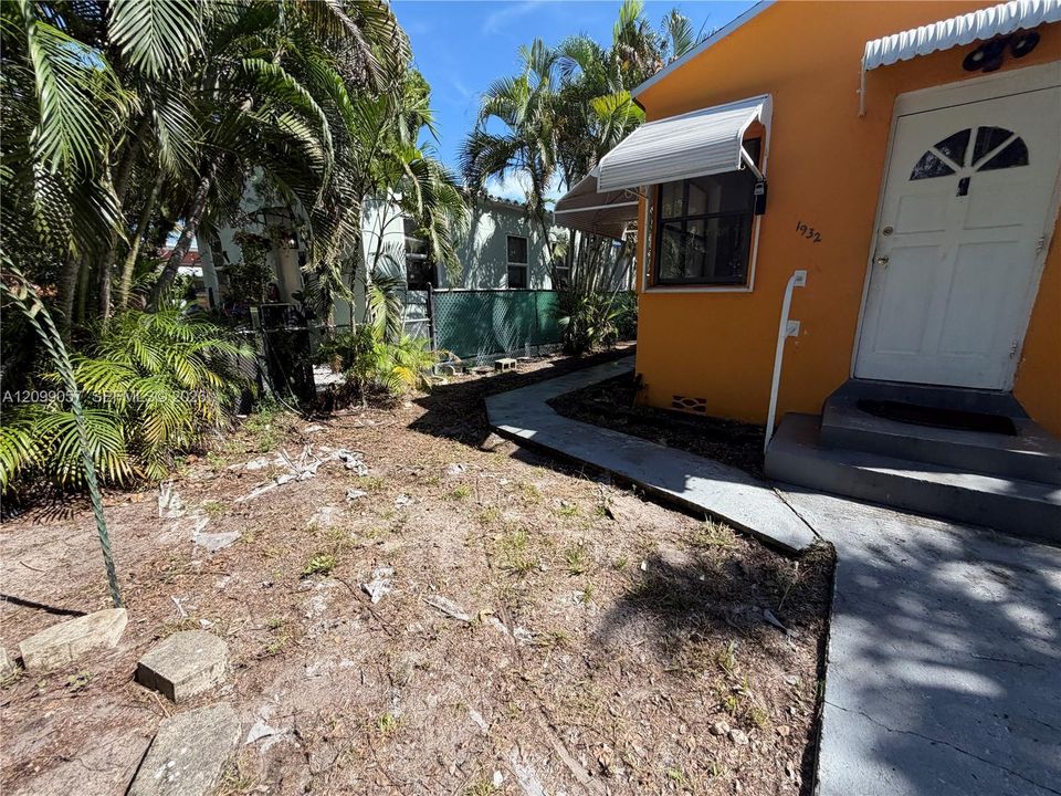 For Sale: $399,000 (2 beds, 1 baths, 1385 Square Feet)