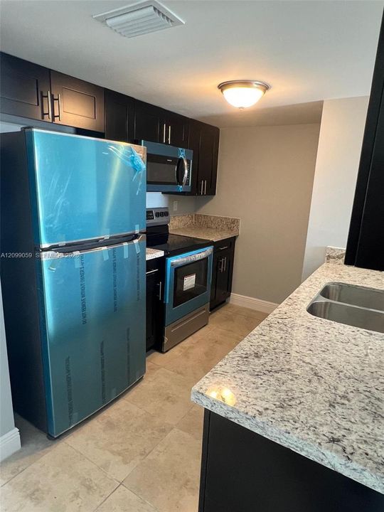 For Rent: $2,900 (3 beds, 1 baths, 1026 Square Feet)