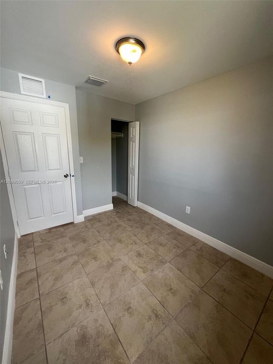 For Rent: $2,900 (3 beds, 1 baths, 1026 Square Feet)