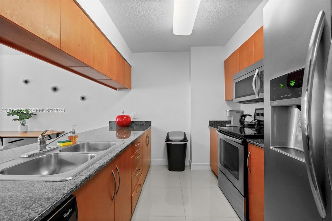 В аренду: $3,300 (1 спален, 1 ванн, 825 Квадратных фут)