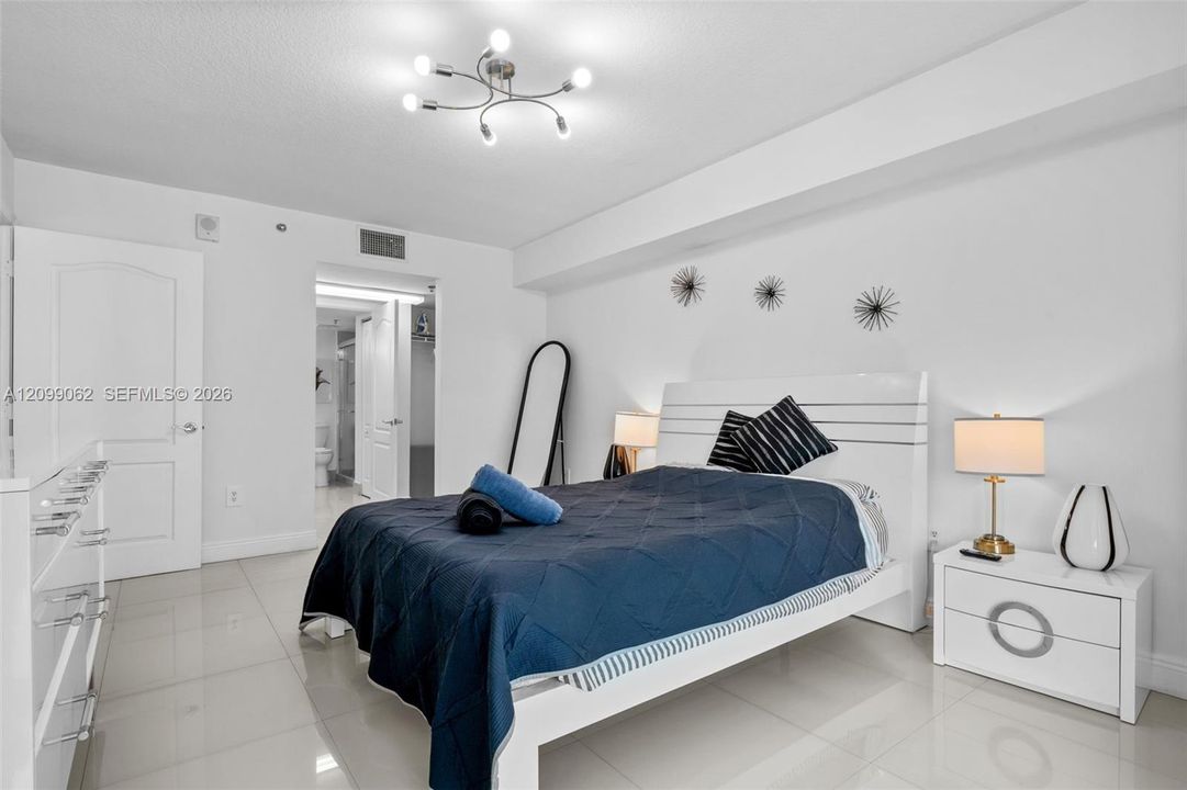 В аренду: $3,300 (1 спален, 1 ванн, 825 Квадратных фут)