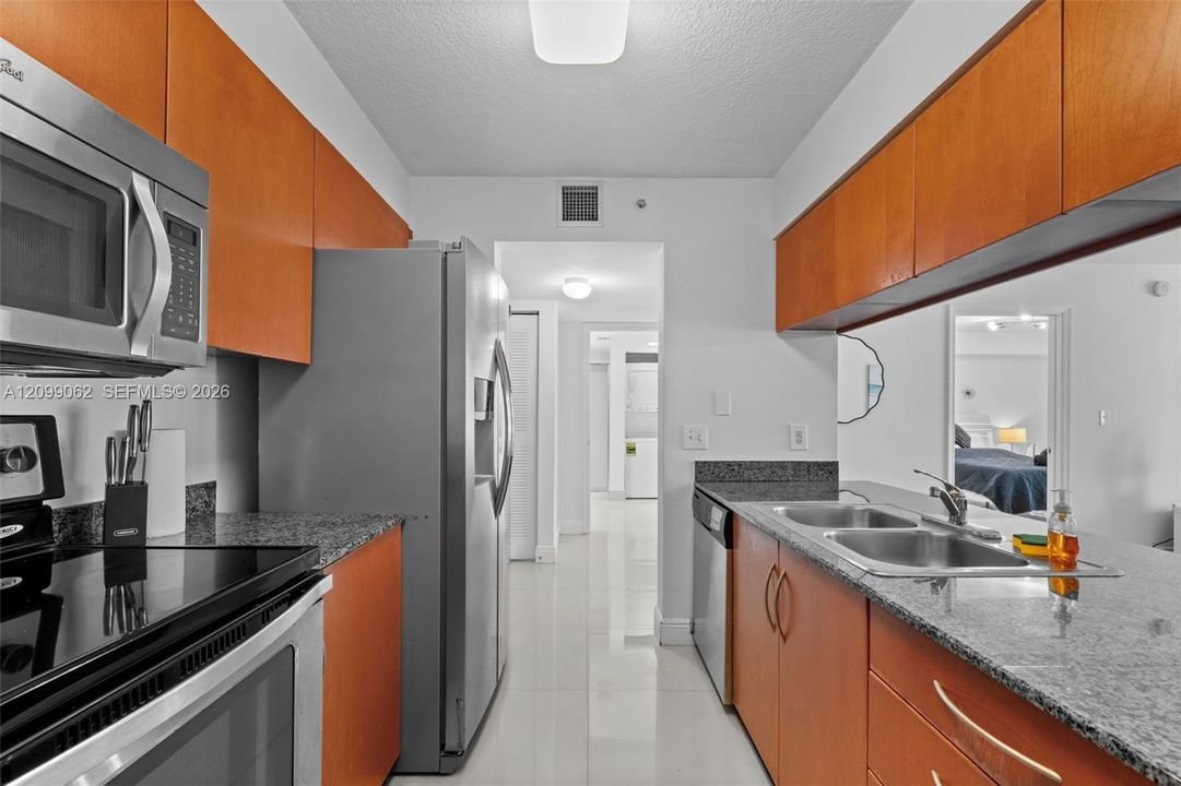 В аренду: $3,300 (1 спален, 1 ванн, 825 Квадратных фут)
