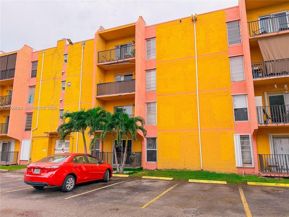 For Sale: $215,000 (2 beds, 2 baths, 798 Square Feet)