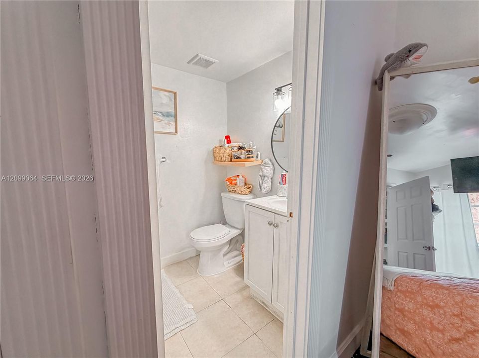 For Sale: $215,000 (2 beds, 2 baths, 798 Square Feet)