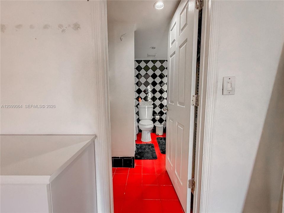 For Sale: $215,000 (2 beds, 2 baths, 798 Square Feet)