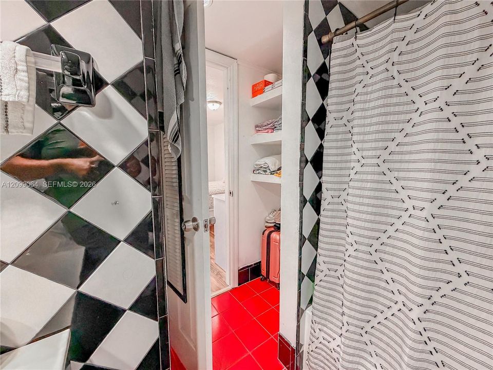 For Sale: $215,000 (2 beds, 2 baths, 798 Square Feet)