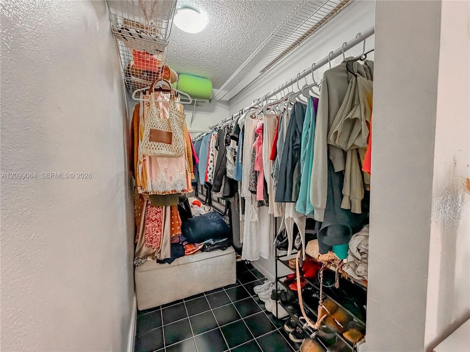 For Sale: $215,000 (2 beds, 2 baths, 798 Square Feet)