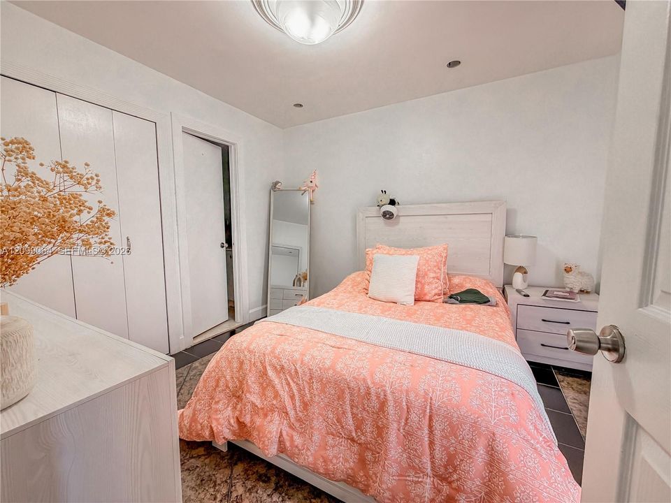 For Sale: $215,000 (2 beds, 2 baths, 798 Square Feet)