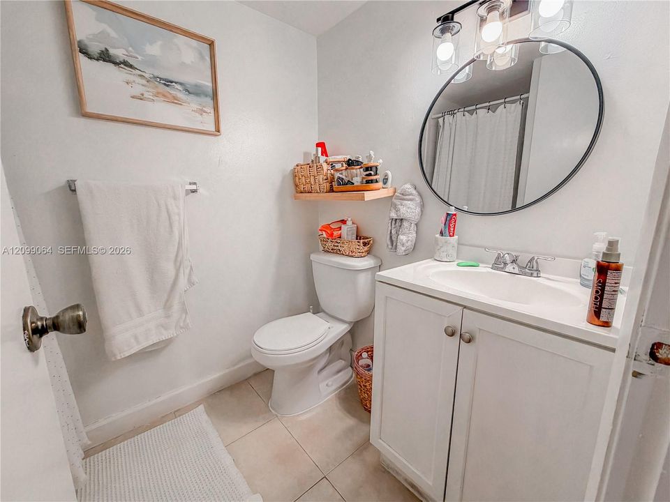 For Sale: $215,000 (2 beds, 2 baths, 798 Square Feet)