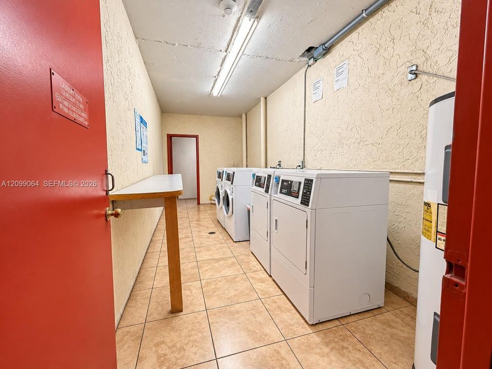 For Sale: $215,000 (2 beds, 2 baths, 798 Square Feet)