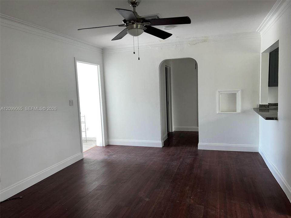 For Rent: $3,600 (5 beds, 2 baths, 1293 Square Feet)