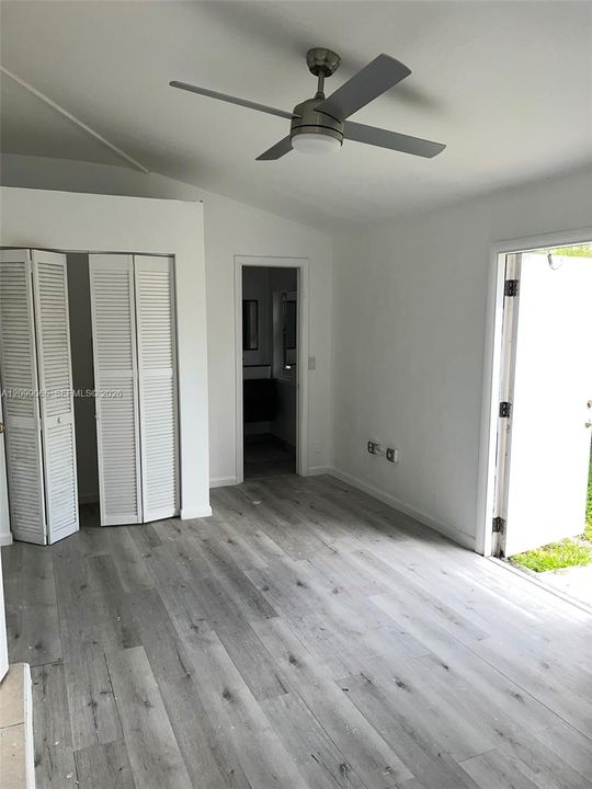 For Rent: $3,600 (5 beds, 2 baths, 1293 Square Feet)