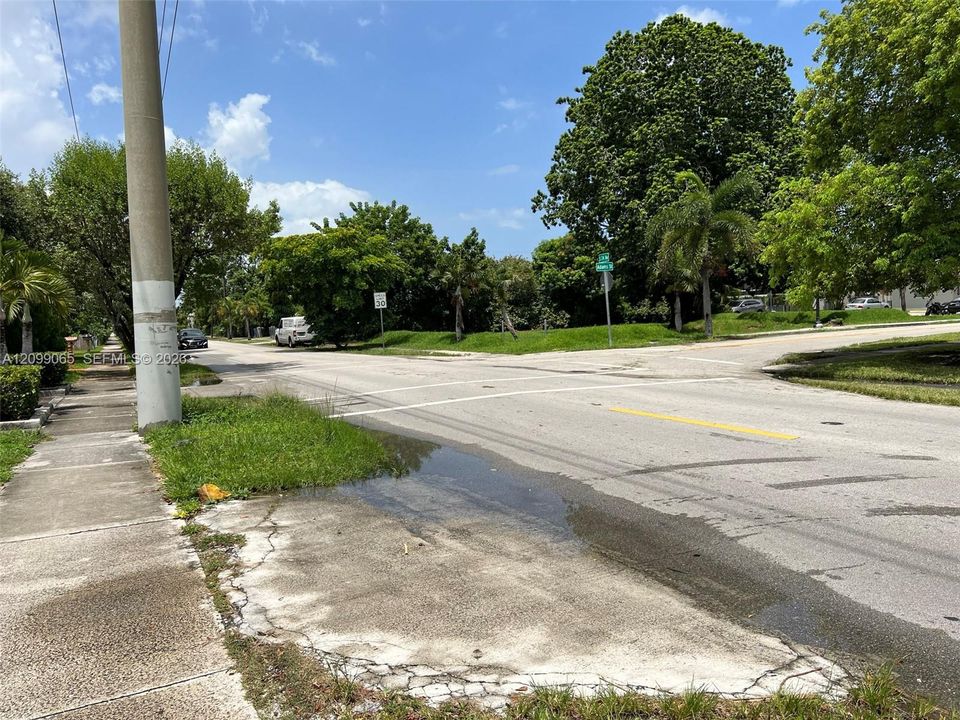 For Rent: $3,600 (5 beds, 2 baths, 1293 Square Feet)