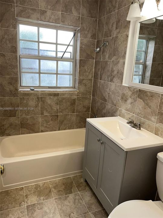 For Rent: $3,600 (5 beds, 2 baths, 1293 Square Feet)