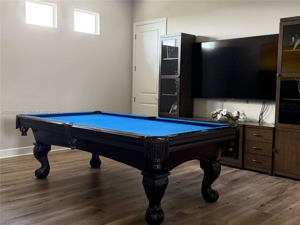 На продажу: $1,399,000 (6 спален, 4 ванн, 4082 Квадратных фут)