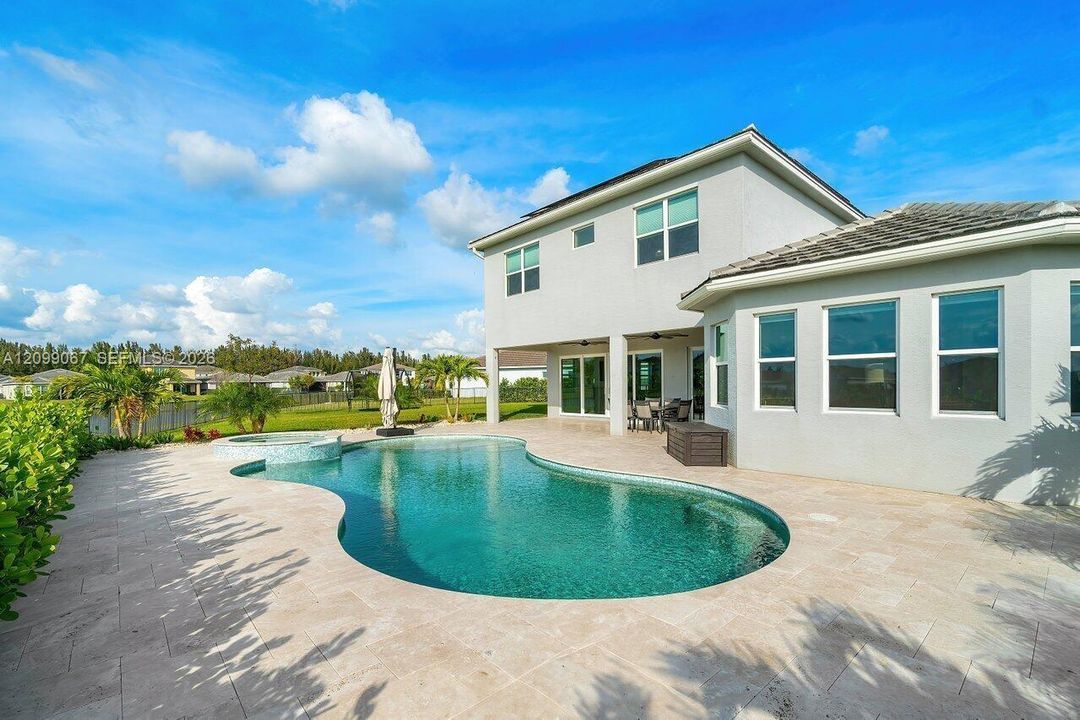 На продажу: $1,399,000 (6 спален, 4 ванн, 4082 Квадратных фут)