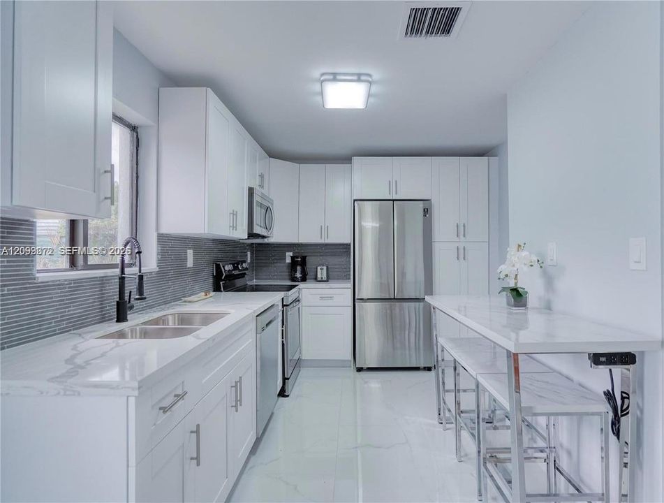 For Rent: $2,900 (2 beds, 1 baths, 1540 Square Feet)
