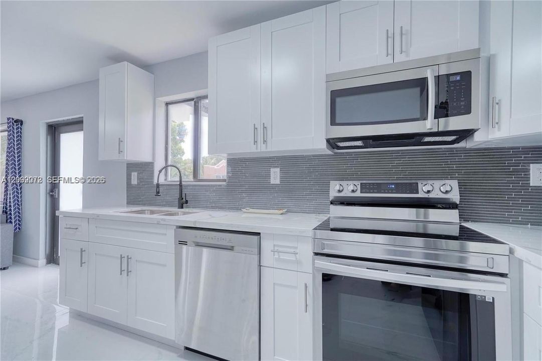 For Rent: $2,900 (2 beds, 1 baths, 1540 Square Feet)