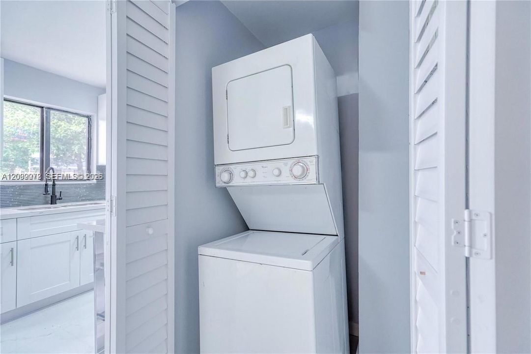 For Rent: $2,900 (2 beds, 1 baths, 1540 Square Feet)