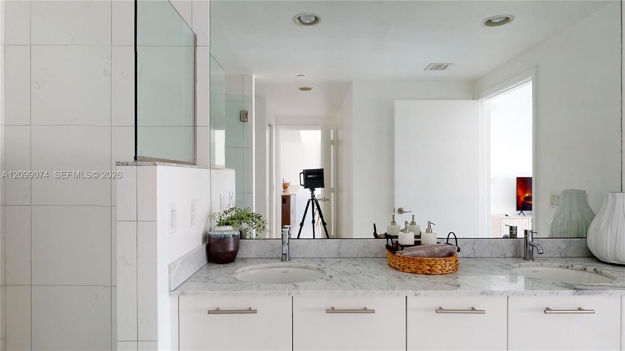 For Rent: $4,500 (2 beds, 2 baths, 1124 Square Feet)