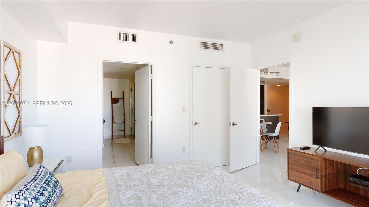 For Rent: $4,500 (2 beds, 2 baths, 1124 Square Feet)