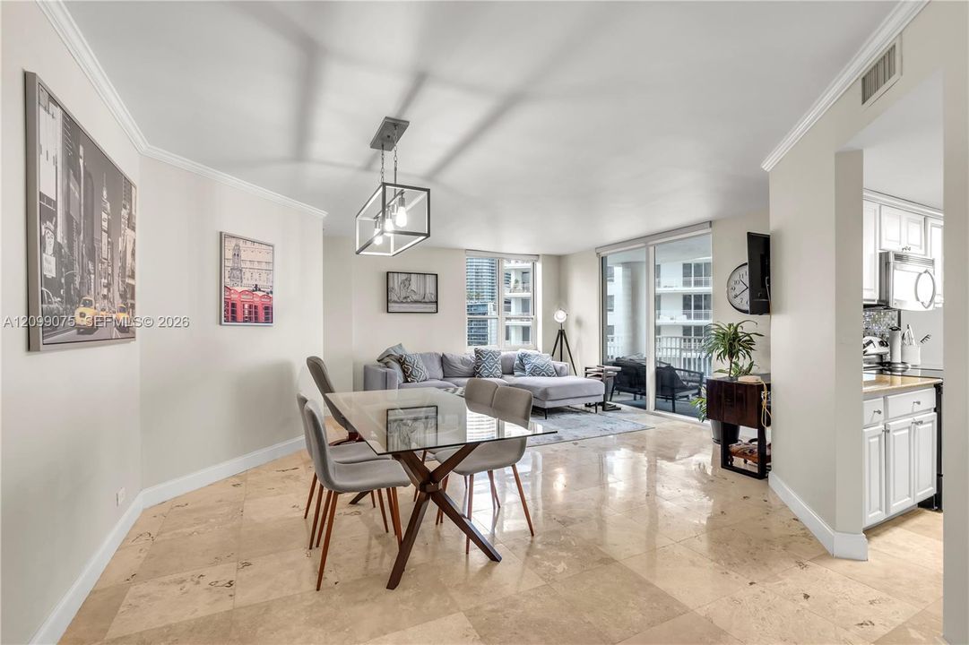 En Venta: $749,000 (2 camas, 2 baños, 1230 Pies cuadrados)