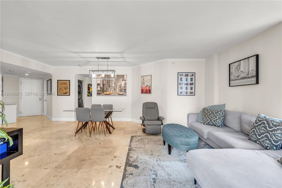 En Venta: $749,000 (2 camas, 2 baños, 1230 Pies cuadrados)