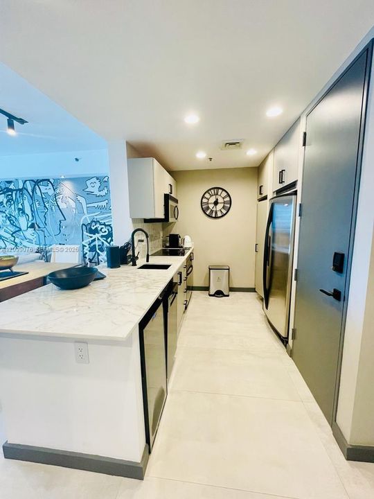 For Rent: $9,200 (2 beds, 2 baths, 1366 Square Feet)