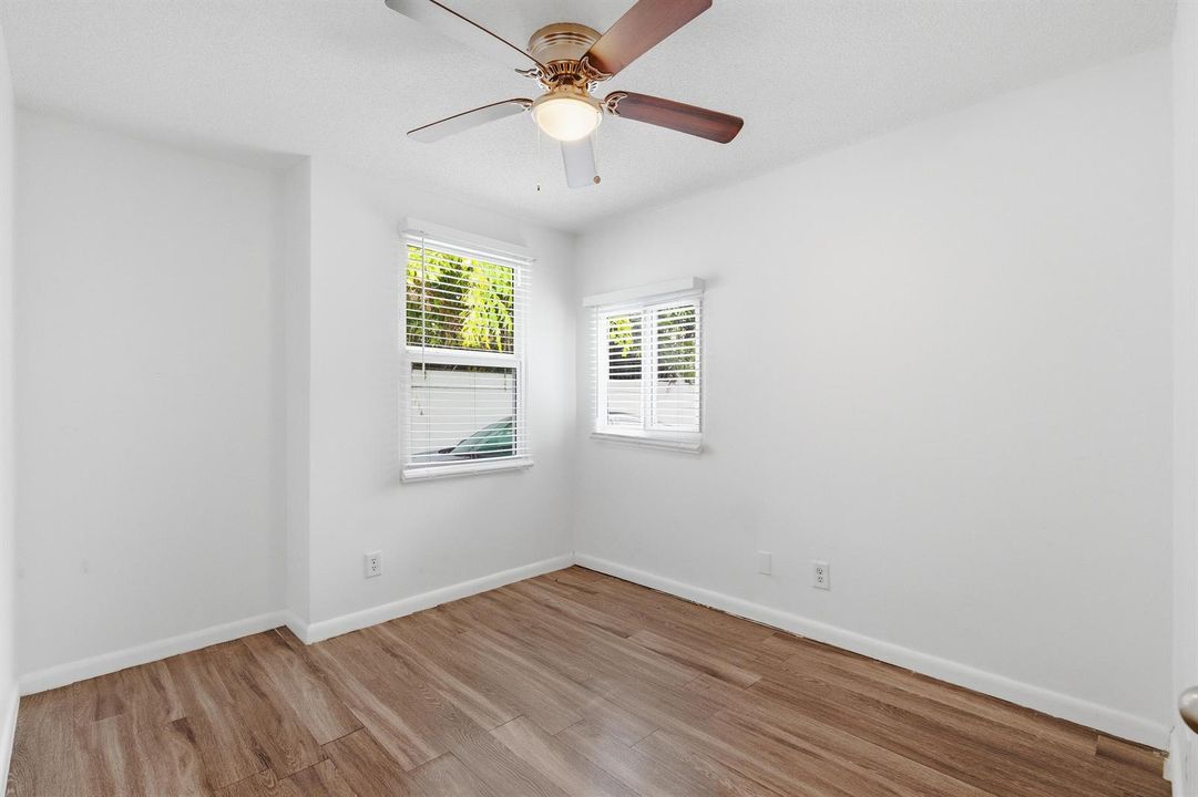 Unit2-Bedroom1 (1)