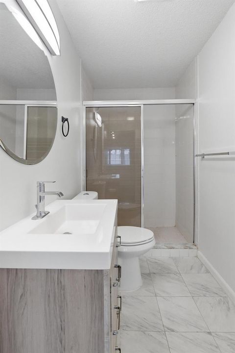 Unit2-Bathroom1 (1)